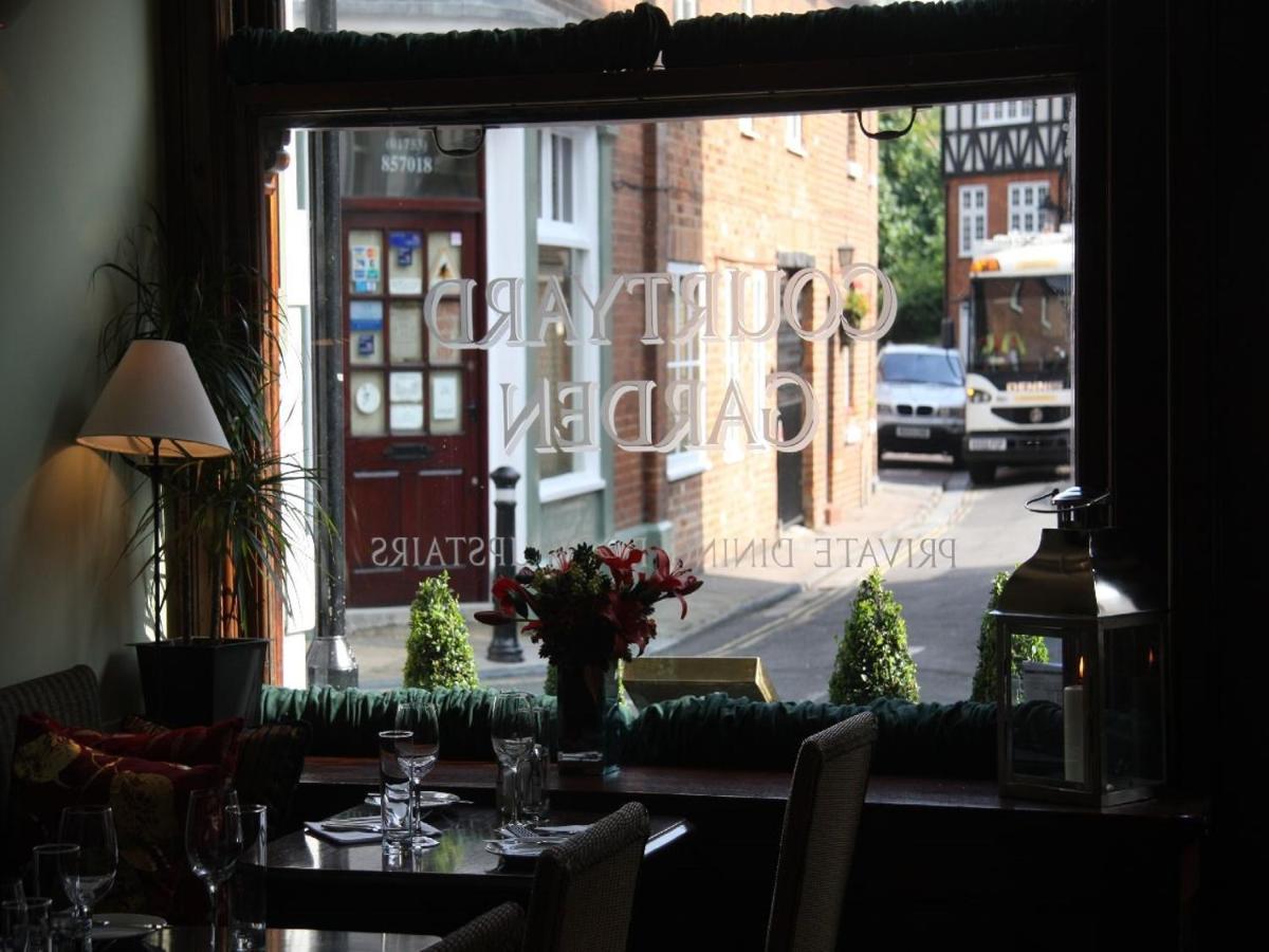 Bed and Breakfast Gilbey'S Bar, Restaurant & Townhouse Windsor Exteriér fotografie