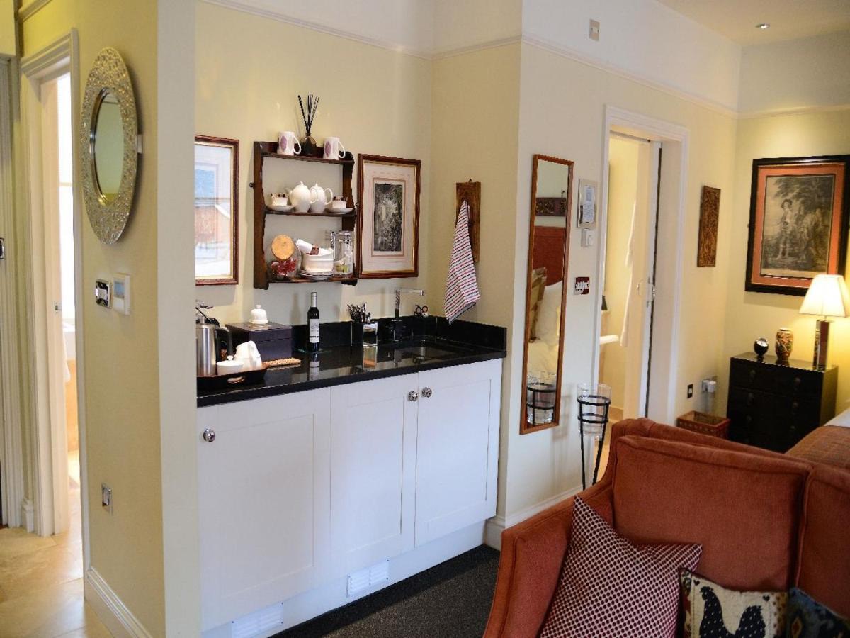 Bed and Breakfast Gilbey'S Bar, Restaurant & Townhouse Windsor Exteriér fotografie